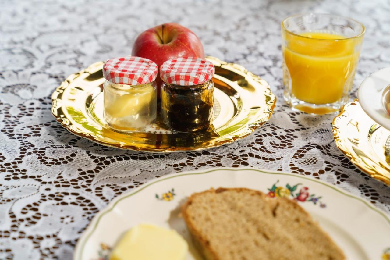 Tante Alma'S Bonner Hotel מראה חיצוני תמונה