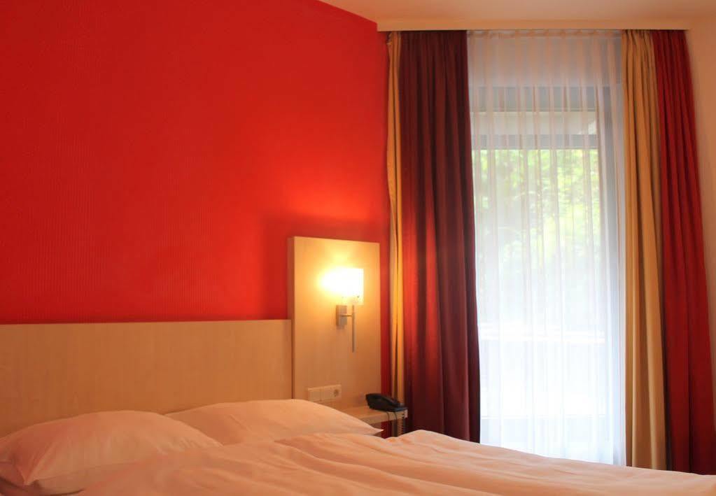 Tante Alma'S Bonner Hotel מראה חיצוני תמונה